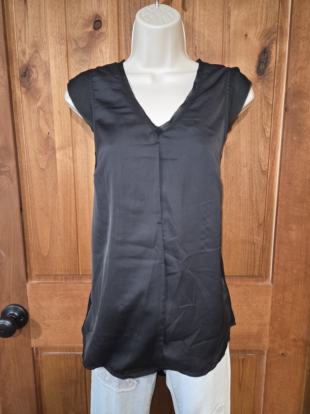 Simply Vera Vera Wang Black V-Neck Cap‎ Sleeve Blouse